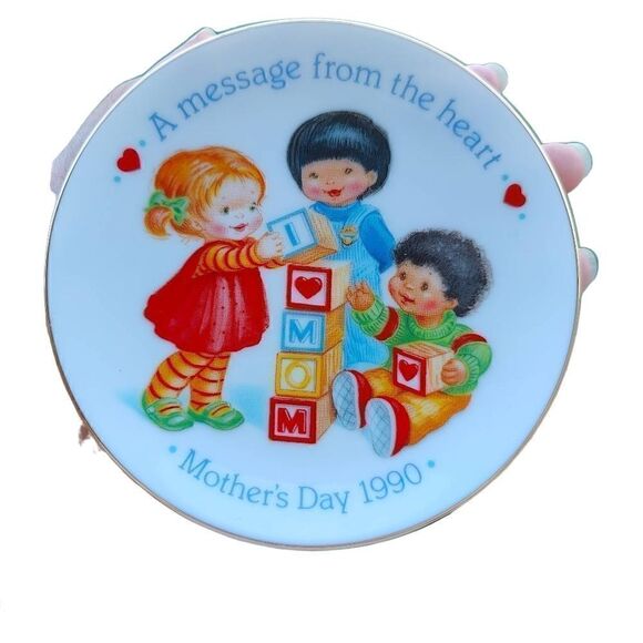 Vintage VTG 5 inch Glass Avon Mother's Day Dish Decor - Picture 2 of 3